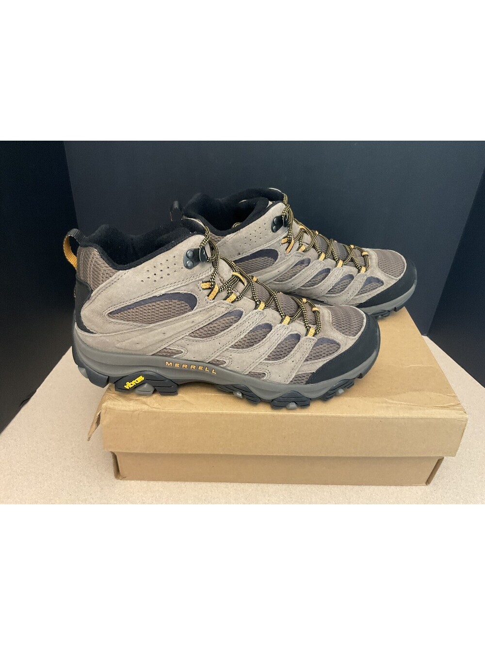 New! Mens Merrell Moab 3 Mid Hiking Boots In Walnut. Size 11.5M. Nice Boots!!!